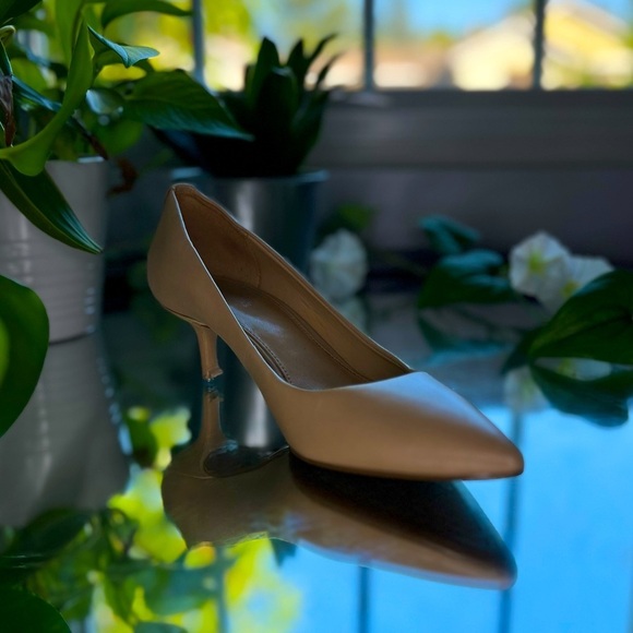 Michael Kors Shoes - Micheal Kors Dorothy Flex Pump Tan Classic Heel - Color Light Brush - Size: 5.5M